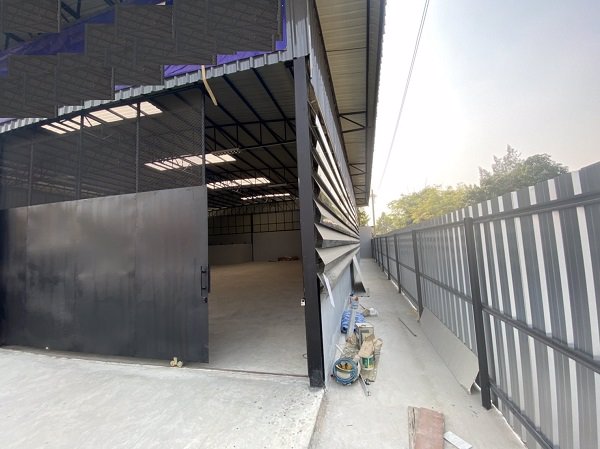 ให้เช่าโกดัง-ใหม่-ย่านถนนเลียบกาญจนา-มอเตอร์เวบ์-สะพานสูง-432-ตรม-ห้องน้ำ-3-ห้องประตูกว้าง-6-เมตร