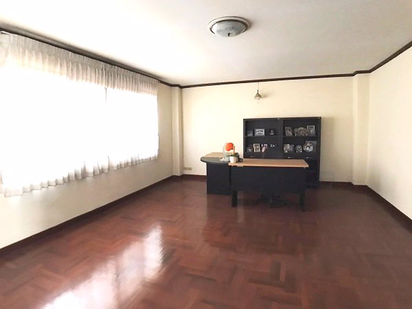 ให้เช่าอาคาร-4-ชั้น-มีดาดฟ้า-ใกล้บิ๊กซีลาดพร้าว-ใช้สอยทั้งหมด-517-ตรม-รถ-5-คัน-ห้องน้ำ-7