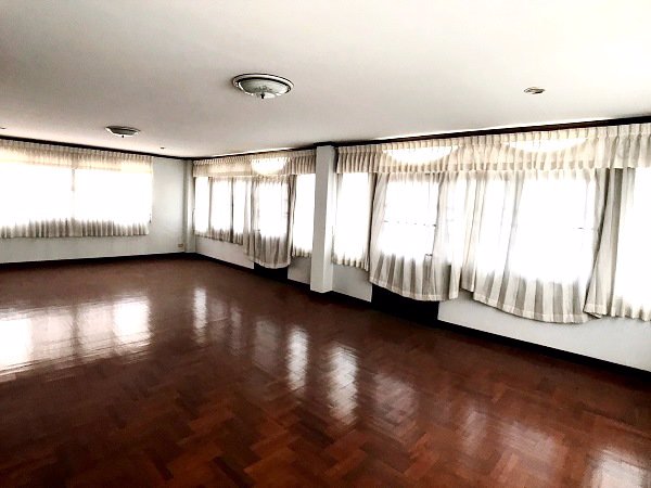 ให้เช่าอาคาร-4-ชั้น-มีดาดฟ้า-ใกล้บิ๊กซีลาดพร้าว-ใช้สอยทั้งหมด-517-ตรม-รถ-5-คัน-ห้องน้ำ-7