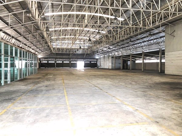 ให้เช่าโกดังขนาดใหญ่-ย่านบางซื่อ-ติดถนนใหญ่-เนื้อที่-4-ไร่-ใช้สอย-2800-ตรม-ลานจอดรถได้เยอะ