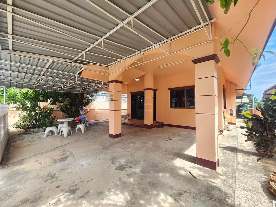 บ้านรีโนเวทใหม่พร้อมอยู่-ในชุมชนตัวเมืองลำปาง