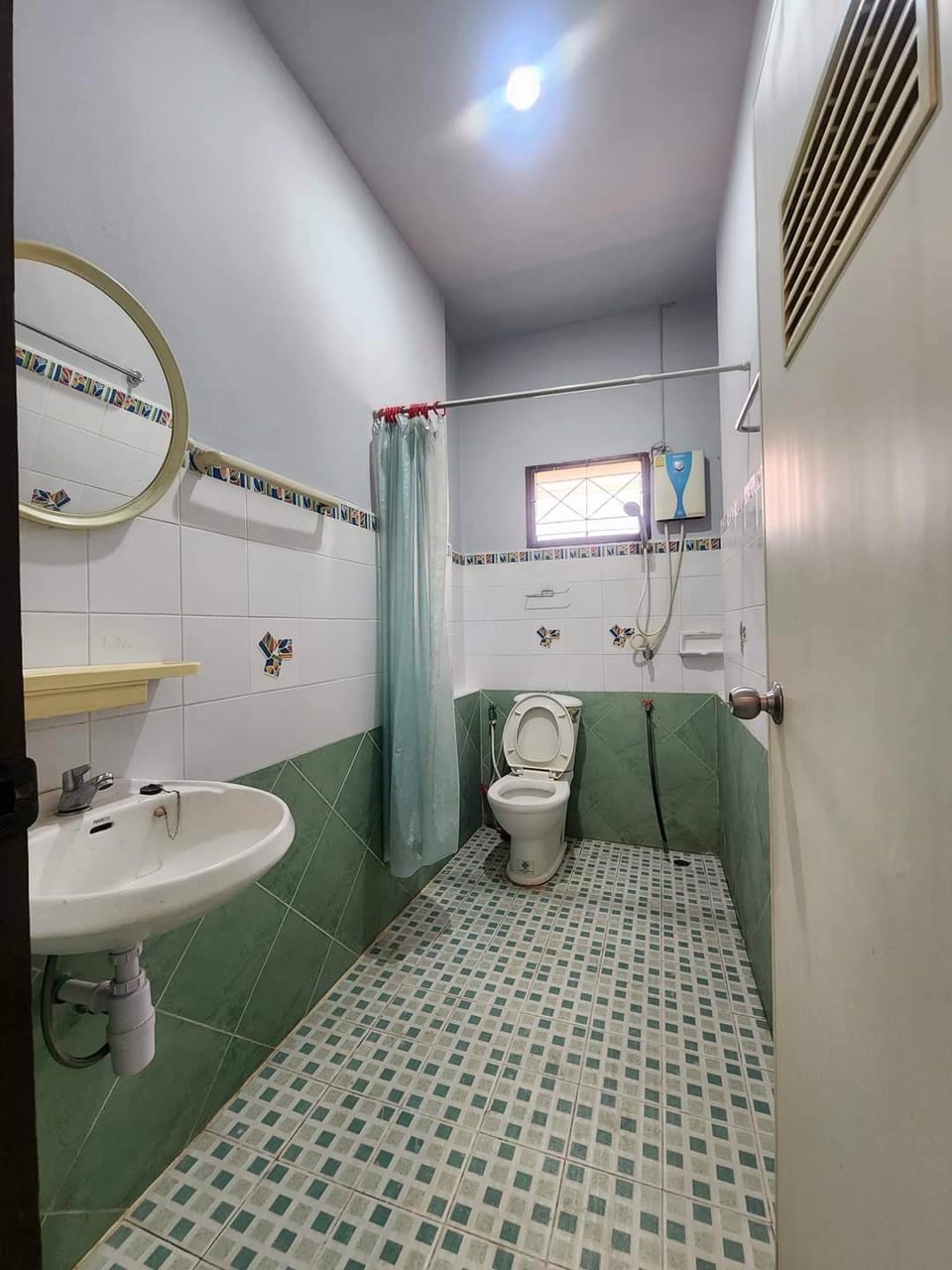 บ้านรีโนเวทใหม่พร้อมอยู่-ในชุมชนตัวเมืองลำปาง