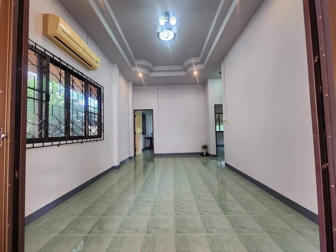 บ้านรีโนเวทใหม่พร้อมอยู่-ในชุมชนตัวเมืองลำปาง