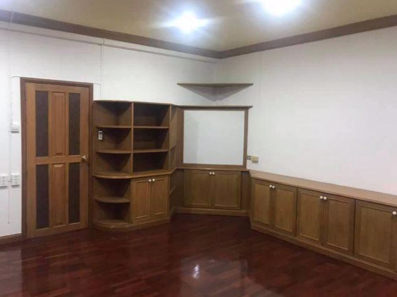 ให้เช่าทาวน์เฮ้า-3-ชั้น-สุขุมวิท-69-ใกล้สถานีรถไฟฟ้า-พระโขนง