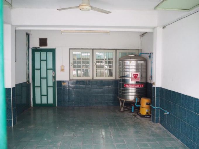 ให้เช่าทาวน์เฮ้าส์-2-ชั้น-หลังริม-ใกล้-mrt-สุทธิสาร-ทำเลดีเดินทางสะดวก-ทะลุออก-ซอยลาดพร้าว-48- และถน