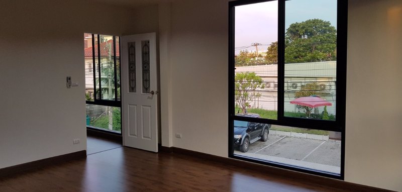 ให้เช่าทาวน์โฮม-2-ชั้น-ซอยลาดพร้าว-94-ทำเลดีแต่งสวย-เหมาะทำสำนักงาน-ร้านกาแฟ-สปา-เสริมสวย