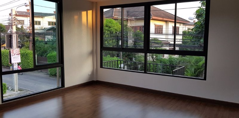 ให้เช่าทาวน์โฮม-2-ชั้น-ซอยลาดพร้าว-94-ทำเลดีแต่งสวย-เหมาะทำสำนักงาน-ร้านกาแฟ-สปา-เสริมสวย