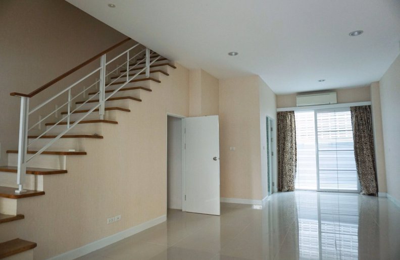 ให้เช่าทาวน์โฮม-3-ชั้น-โครงการบ้านกลางเมือง-สาทร-ตากสิน-2-บ้านหลังมุม-ใกล้-bts-วุฒากาศ-และบางหว้า