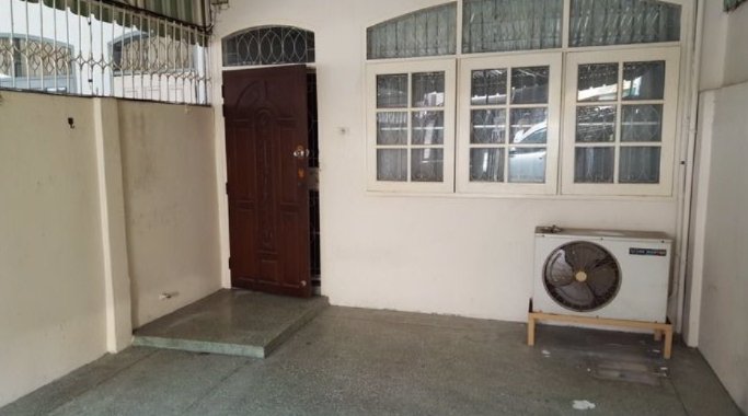 ให้เช่าทาวน์เฮ้าส์-2-ชั้น-ซอยลาดพร้าว-15-หลัง-big-c-ลาดพร้าว-ใกล้-mrt-ทำเลดีเดินทางสะดวก-บ้านเพิ่งร