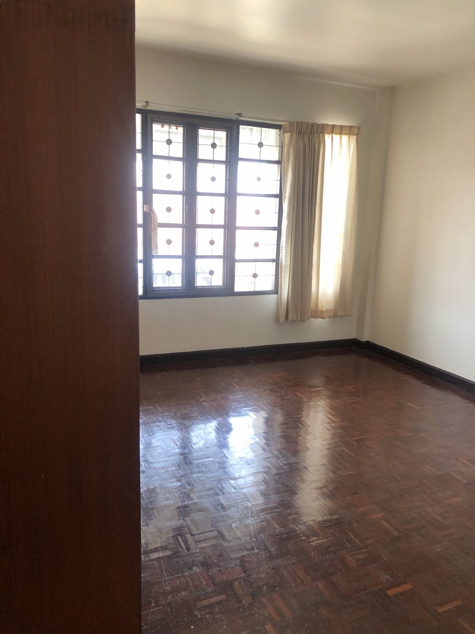 ให้เช่า-ทาวน์โฮม-3-ชั้น-หมู่บ้านบุศรินทร์-ปิ่นเกล้า-ถนนพุทธมณฑล-สาย4-โครงการของ-l-h-เข้า-ออกได้