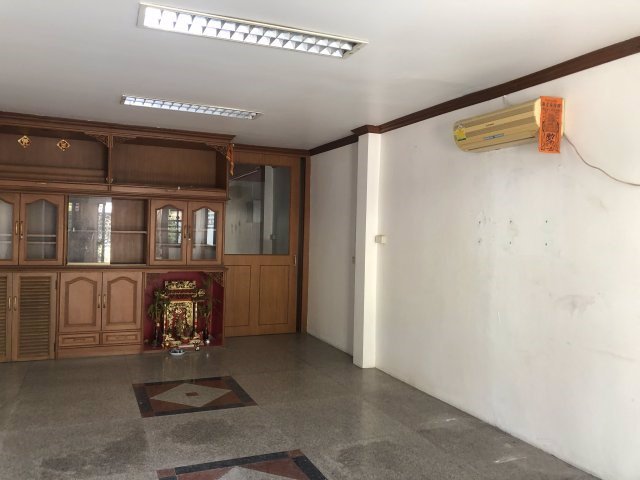 ให้เช่า-ทาวน์โฮม-3-ชั้น-หมู่บ้านบุศรินทร์-ปิ่นเกล้า-ถนนพุทธมณฑล-สาย4-โครงการของ-l-h-เข้า-ออกได้