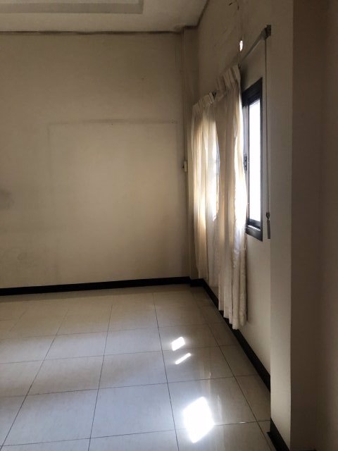 ให้เช่า-ทาวน์โฮม-3-ชั้น-หมู่บ้านบุศรินทร์-ปิ่นเกล้า-ถนนพุทธมณฑล-สาย4-โครงการของ-l-h-เข้า-ออกได้