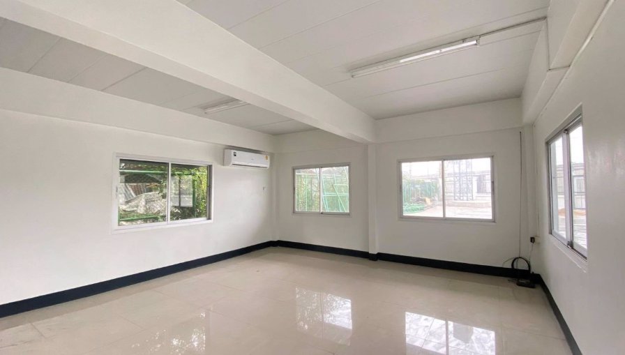 ขายและให้เช่า-โกดัง-พร้อมสำนักงาน-2-ชั้น-มีบ้านพักคนงาน-เนื้อที่-700-ตรว-ถนนเลียบมอเตอร์เวย์7