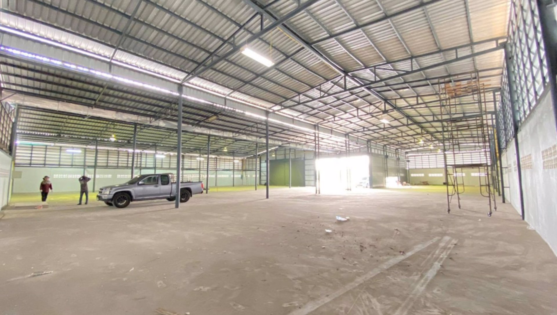 ขายและให้เช่า-โกดัง-พร้อมสำนักงาน-2-ชั้น-มีบ้านพักคนงาน-เนื้อที่-700-ตรว-ถนนเลียบมอเตอร์เวย์7