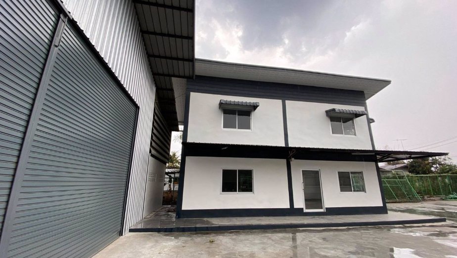 ขายและให้เช่า-โกดัง-พร้อมสำนักงาน-2-ชั้น-มีบ้านพักคนงาน-เนื้อที่-700-ตรว-ถนนเลียบมอเตอร์เวย์7