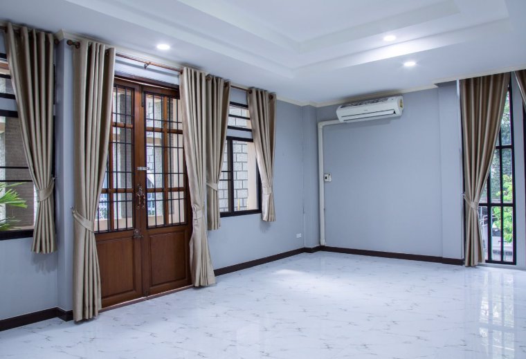 b350-ให้เช่าทาวน์โฮมหรู-4-ชั้น-หมู่บ้านชิชาคาสเซิล-ซอยสุขุมวิท-31-ตกแต่งสวย-มีเฟอร์-ทำเลดีใจกลางเมื