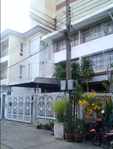 ให้เช่า-และ-ขาย-ทาวเฮ้าส์-4-ชั้น-ซอยสวนพลู-35-สาทร3-ตรงข้ามคอนโดปิยะพร-ใกล้-bts-และ-mrt