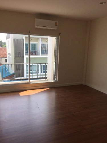 ให้เช่าทาวน์โฮม-3-ชั้น-หมู่บ้านนลินอเวนิว-2-ซอยรามคำแหง-144-ซอยมิสทีน-ใกล้โรงเรียนเตรียมอุดม