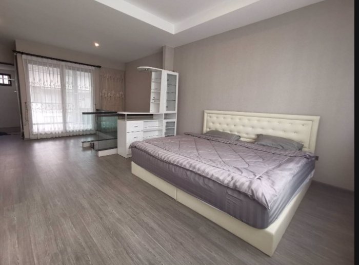 ให้เช่าทาวน์โฮม-3-ชั้น-โครงการเดอะแลนด์มาร์ค-เอกมัย-รามอินทรา-ซอยสุคนธสวัสดิ์-25-บ้านสวย-น่าอยู่-ทำเ