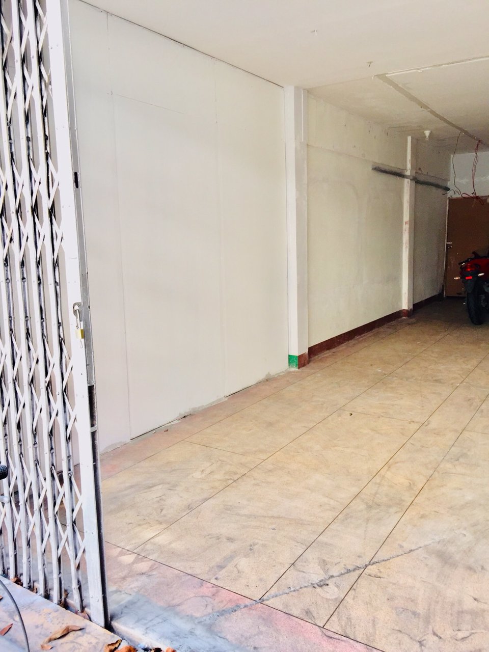 ให้เช่าชั้นล่าง-อาคารพาณิชย์-พื้นที่-30-ตรม-ติดถนนใหญ่-สุขุมวิท-42-ทำเลดี