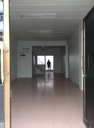 ให้เช่าอาคารพาณิชย์-4-ชั้น-2-คูหา-มีดาดฟ้า-ซอยสุขุมวิท-71-ใกล้รถไฟฟ้าพระโขนง-เดินทางสะดวก-เหมาะอาศัย