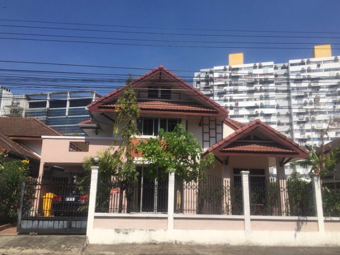 ให้เช่าบ้านเดี่ยว-2-ชั้น-หมู่บ้านสวนพงษ์เพชร-มีเนื้อที่กว้าง-97-ตรว-ร่มรื่น-น่าอยู่-ใกล้เมืองทอง