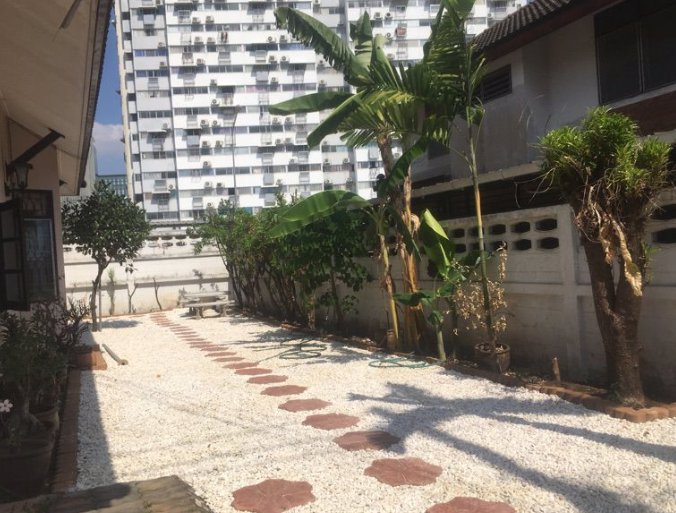 ให้เช่าบ้านเดี่ยว-2-ชั้น-หมู่บ้านสวนพงษ์เพชร-มีเนื้อที่กว้าง-97-ตรว-ร่มรื่น-น่าอยู่-ใกล้เมืองทอง