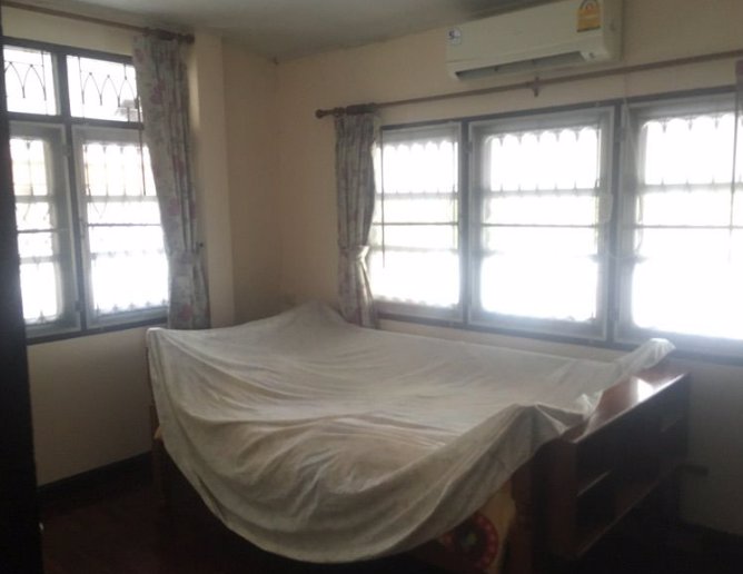 ให้เช่าบ้านเดี่ยว-2-ชั้น-หมู่บ้านสวนพงษ์เพชร-มีเนื้อที่กว้าง-97-ตรว-ร่มรื่น-น่าอยู่-ใกล้เมืองทอง