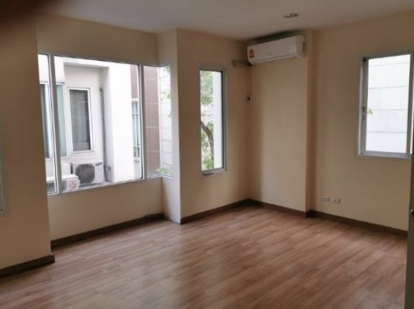 ให้เช่าทาวน์โฮม-3-ชั้น-โครงการพรีเมี่ยมเพลส-5-รามอินทรา-40-เหมาะอาศัย-ทำออฟฟิส-เดินทางสะดวก