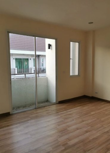 ให้เช่าทาวน์โฮม-3-ชั้น-โครงการพรีเมี่ยมเพลส-5-รามอินทรา-40-เหมาะอาศัย-ทำออฟฟิส-เดินทางสะดวก