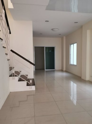 ให้เช่าทาวน์โฮม-3-ชั้น-โครงการพรีเมี่ยมเพลส-5-รามอินทรา-40-เหมาะอาศัย-ทำออฟฟิส-เดินทางสะดวก