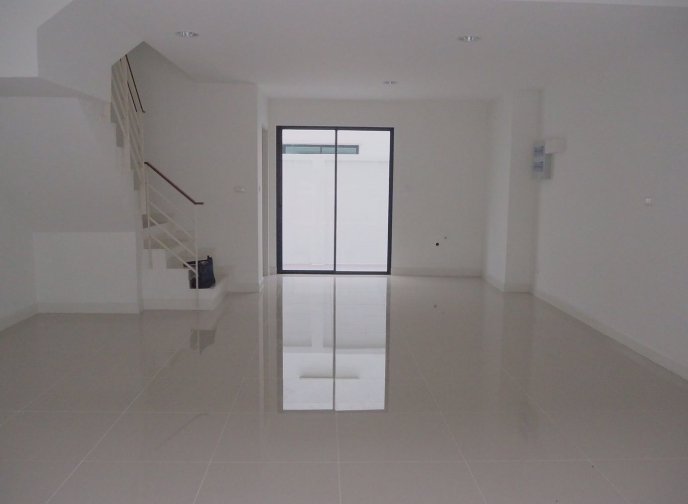 b405-ให้เช่าทาวน์โฮม-35-ชั้น-โครงการทรีโอ้-ร่มเกล้า-ติดถนนใหญ่-ใกล้สนามบินสุวรรณภูมิ