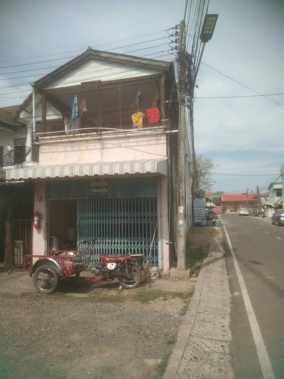 ขายทาวน์เฮ้าส์-2-ชั้น-หลังริม-ทำเลสวย-มีที่เกิน-ริมถนน