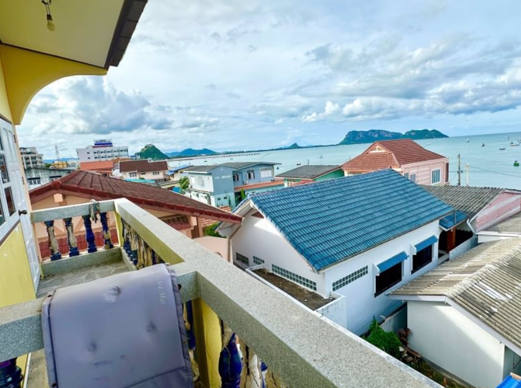 ขาย-ตึกแถว-3-ชั้น-3-คูหา-ทะเล-อ่าวประจวบ