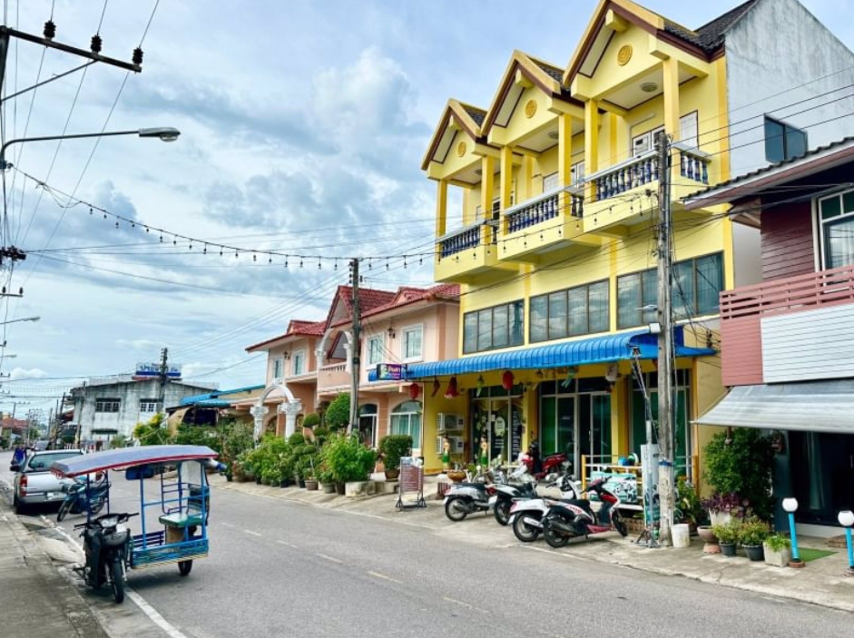 ขาย-ตึกแถว-3-ชั้น-3-คูหา-ทะเล-อ่าวประจวบ