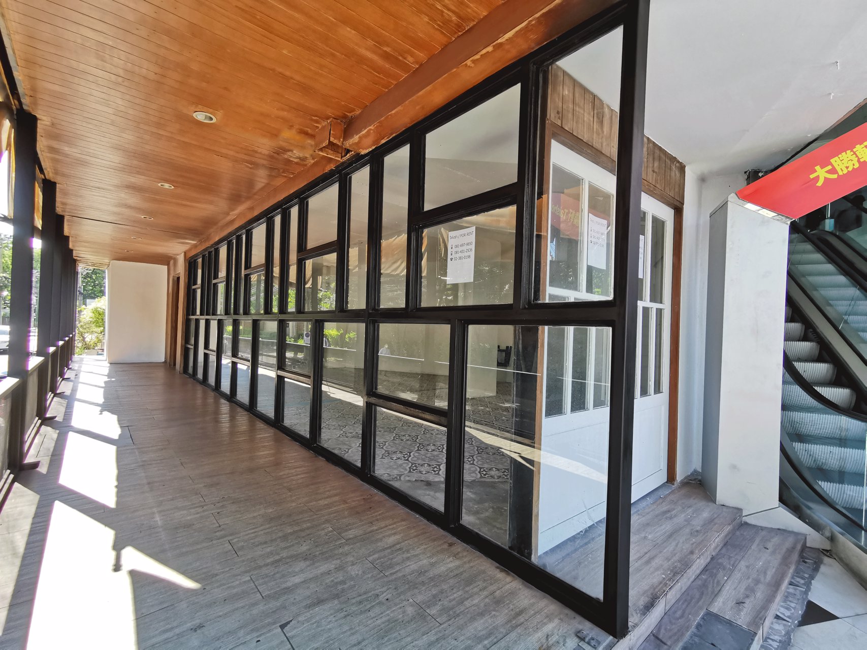 พื้นที่ว่าง-ติดถนนทองหล่อ-ห้องหัวมุม-ทำเลทอง-ใกล้-bts