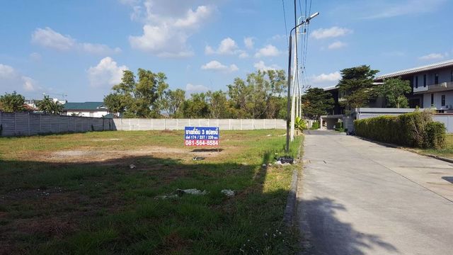 ที่ดินเปล่าจัดสรร-ติดทะเลสาป-ในเมืองทองธานี-แจ้งวัฒนะ-ทำเลดี-มีหลายแปลง