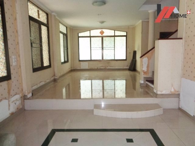 บ้านเดี่ยว-โครงการศุภาลัย-ออร์คิดปาร์ค-1-หมู่บ้านอยู่บนถนนราชมนตรี-ระหว่างพุทธมณฑลสาย1-และ-2