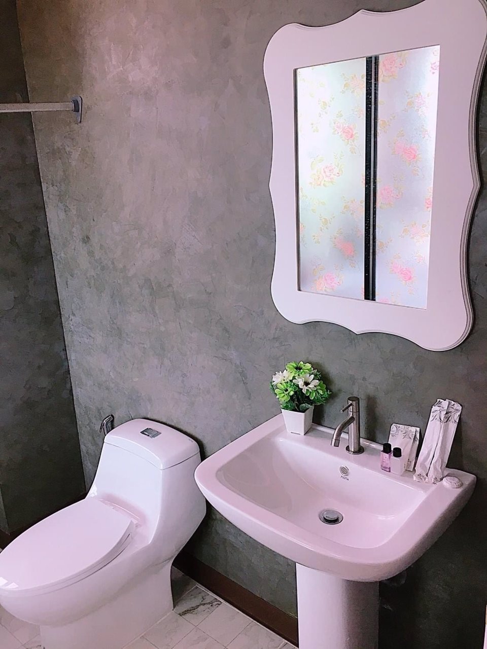 ขายทาวน์โฮม-4-ชั้น-ดาดฟ้า-มีลูกค้าเช่ารายเดือนเต็มทุกห้อง