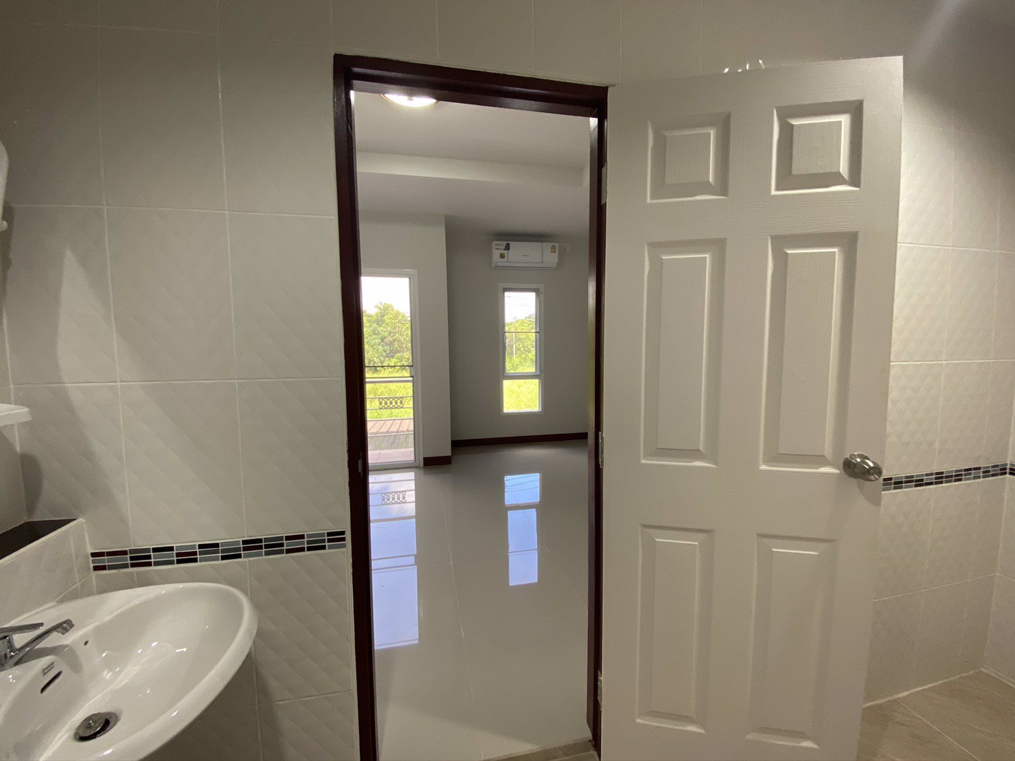 ขายบ้านใหม่สไตล์โมเดิร์น-เริ่มต้น-169-ลบ-ฟรี-ดาวน์-0-บาท-จองเพียง-5000-ผ่านเริ่มผ่อนได้เล