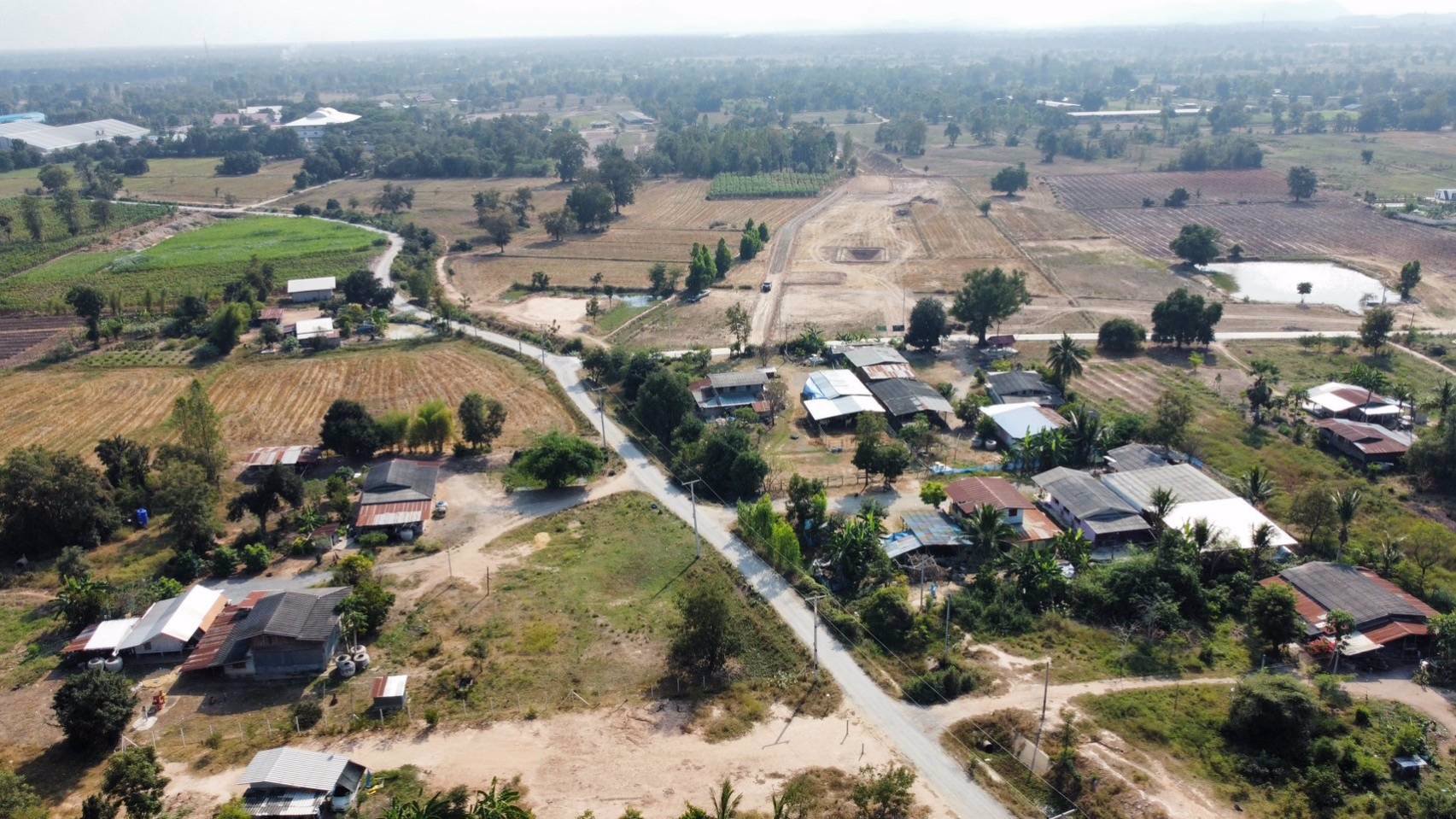 ที่ดินทำเลทอง-ติดถนนคอนกรีต-อดอนเจดีย์-จสุพรรณบุรี