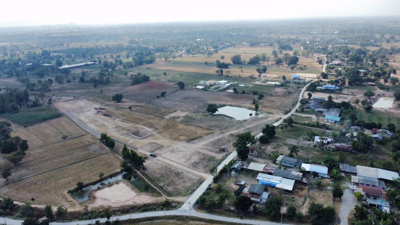 ที่ดินทำเลทอง-ติดถนนคอนกรีต-อดอนเจดีย์-จสุพรรณบุรี