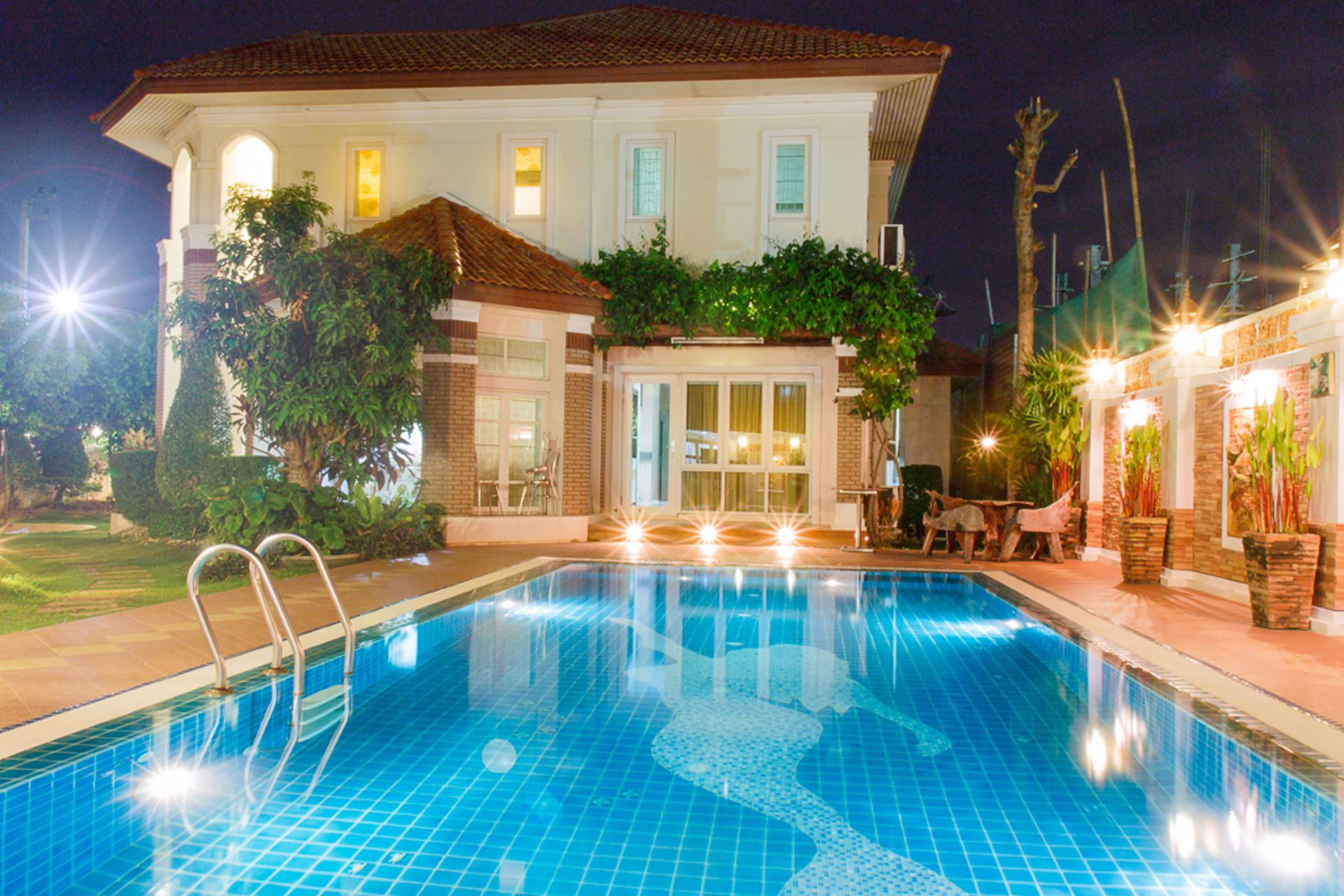 บ้านหรู-เดอวิลล์-ศรีนครินทร์-de-ville-srinakarin-พร้อมสระว่ายน้ำส่วนตัว