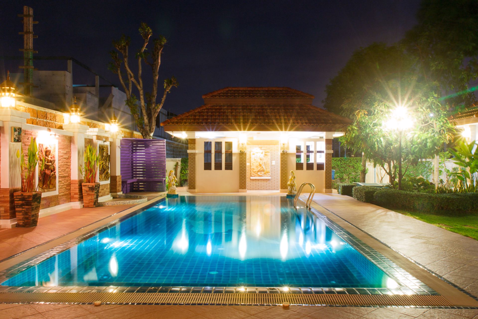 บ้านหรู-เดอวิลล์-ศรีนครินทร์-de-ville-srinakarin-พร้อมสระว่ายน้ำส่วนตัว