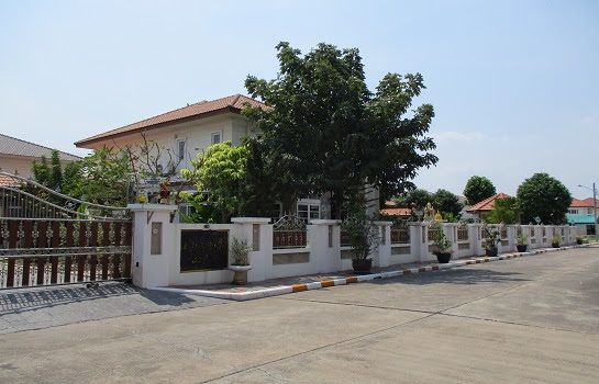 บ้านหรู-เดอวิลล์-ศรีนครินทร์-de-ville-srinakarin-พร้อมสระว่ายน้ำส่วนตัว