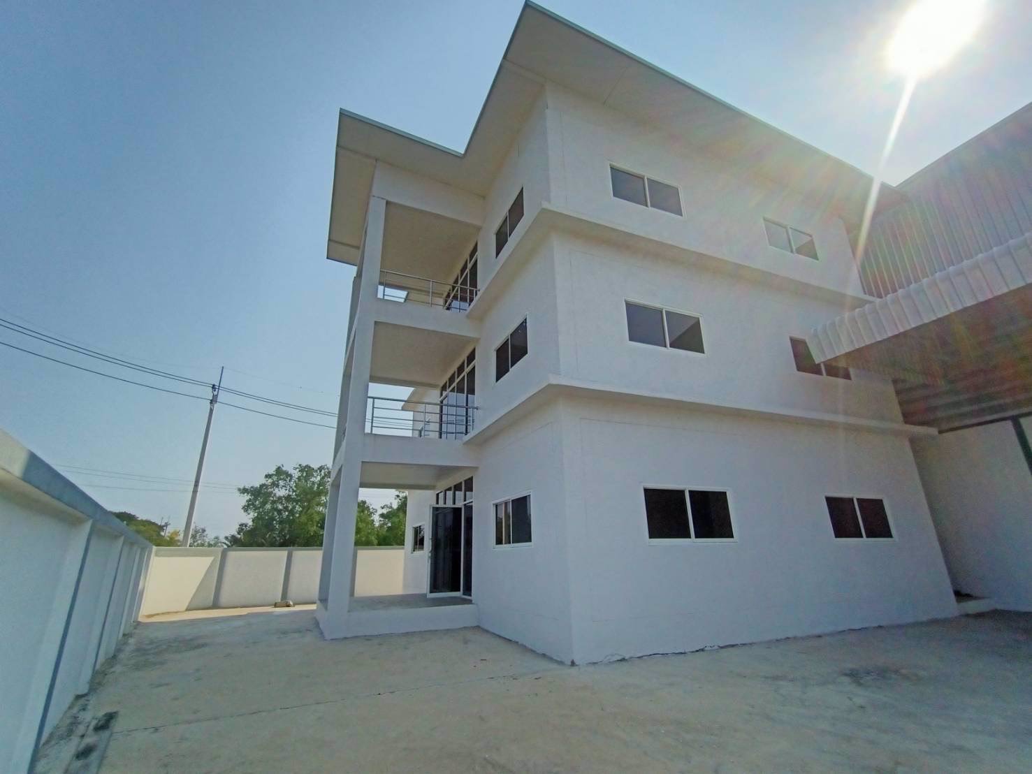 ขายหรือให้เช่า-โรงงาน-โกดัง-พื้นที่สีม่วง-ในที่ดิน-15-ไร่-ออฟฟิศ-3-ชั้น-อำเภอเมือง-สมุทรสาคร