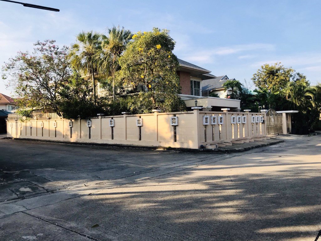 ขายบ้านเดี่ยว-ถนนบรมราชชนนี-หมู่บ้านสวนดอกไม้-บ้านสวนดอกไม้-บรมราชชนนี-บ้านแปลงมุม-1206-ตรว-5-นอน