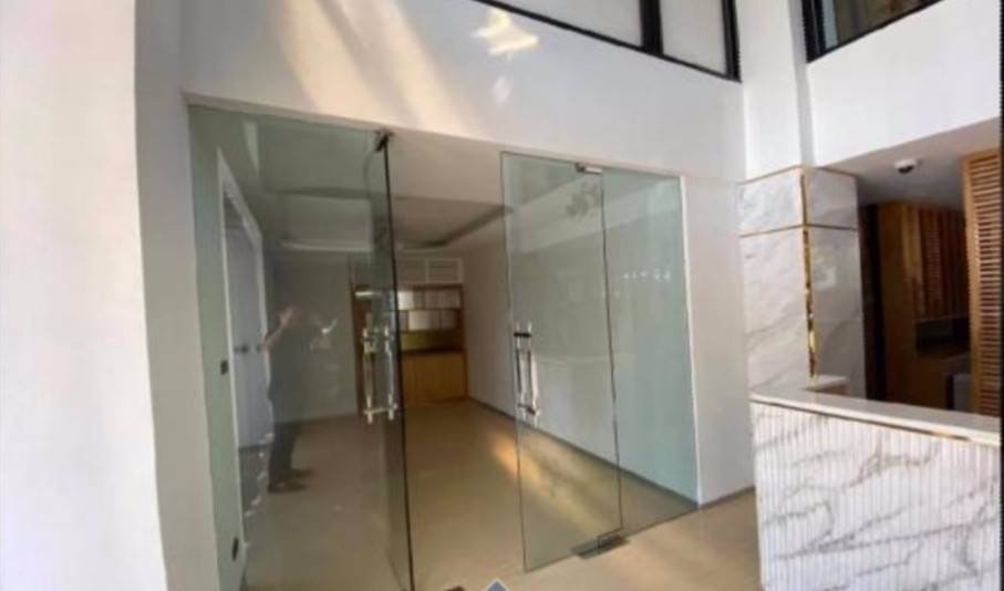 ให้เช่า-8-ชั้น-ตึกทำเลดีที่รัชดา-ติดถนนใหญ่-400-เมตร-จาก-mrt-สุทธิสาร