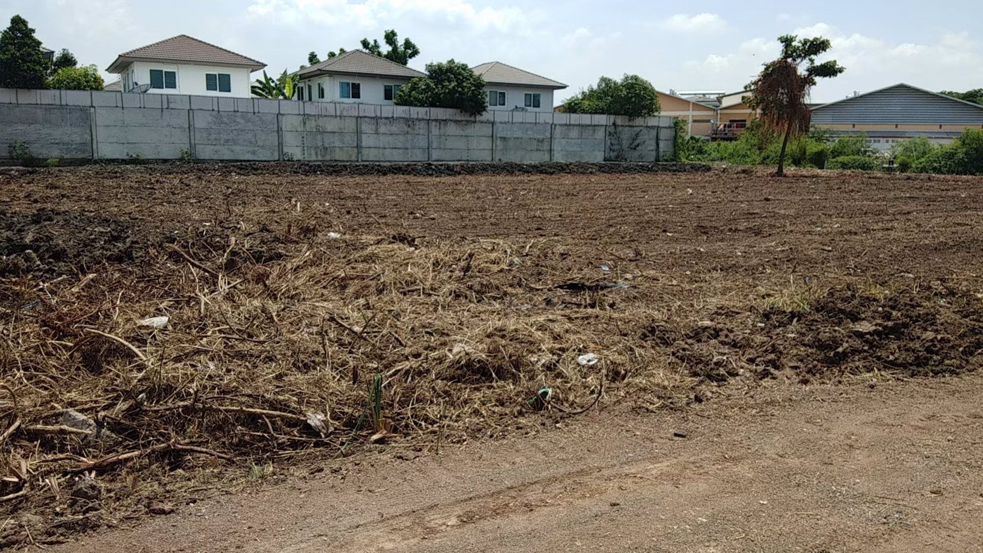 ที่ดินเปล่าให้เช่าถมแล้ว-อยู่ซอยประชาอุทิศ-90-อยู่หลังการเคหะ-