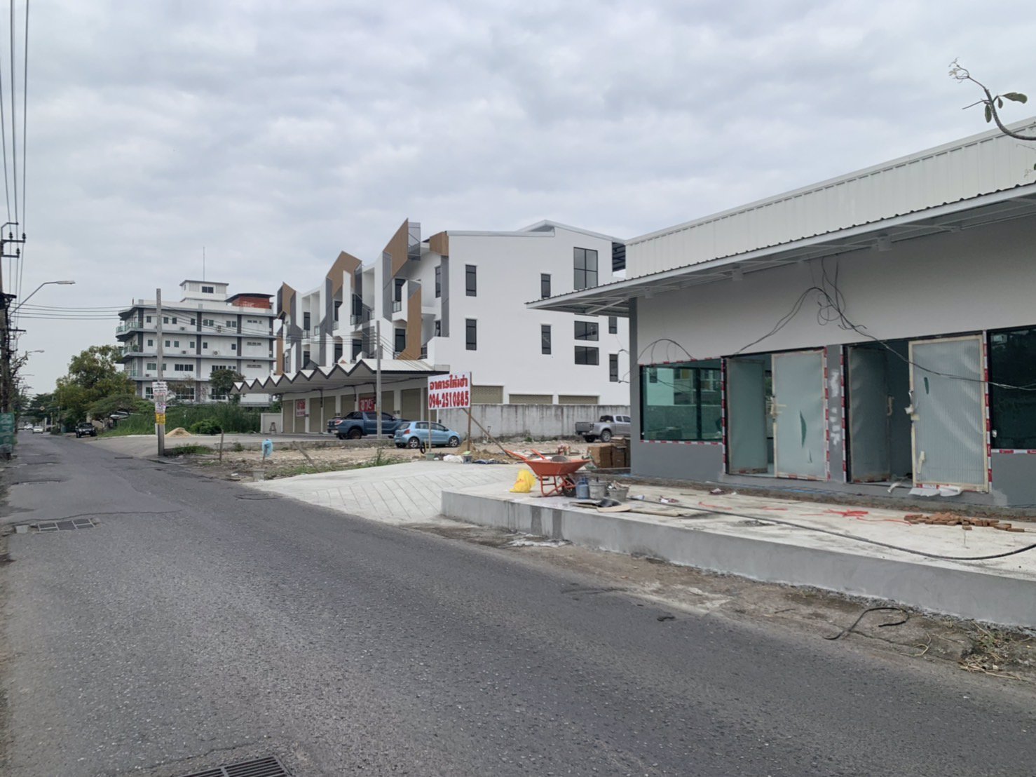 ให้เช่าอาคารชั้นเดียว-สร้างใหม่-พร้อมห้องน้ำในตัว-ติดถนนสุขาภิบาล-5-รามอินทรา-39-เพียง-7-ยูนิต